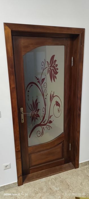 Vând 4 uși de interior, din lemn masiv 200 X 88 cm
