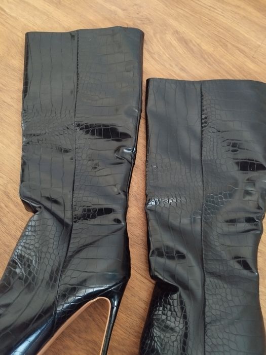 Продавам чисто нови дамски ботуши