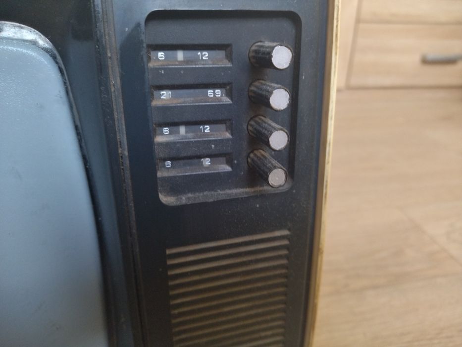 Телевизор юност работещ