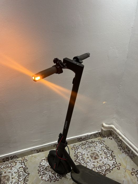 Vand trotineta electrica sau schimb cu iphone 15 pro max