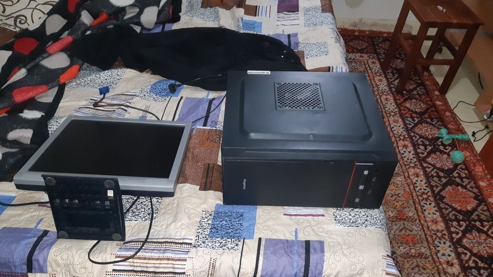 Vînd carcasă pc cu sursă și placă de băză