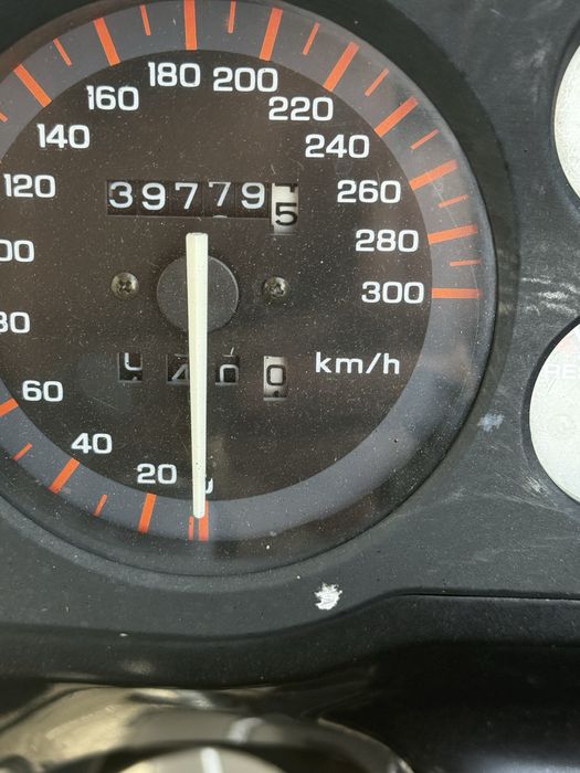 Honda CBR1000F se vinde