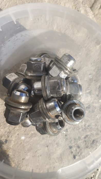 Болты на авто легковое