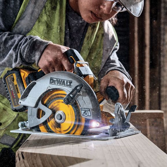 Акумулаторен циркуляр DeWALT DCS573NT, 18V, 190 mm