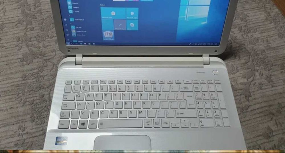 Vind laptop Tosiba Satellite L50 C-1ZT   ,i7