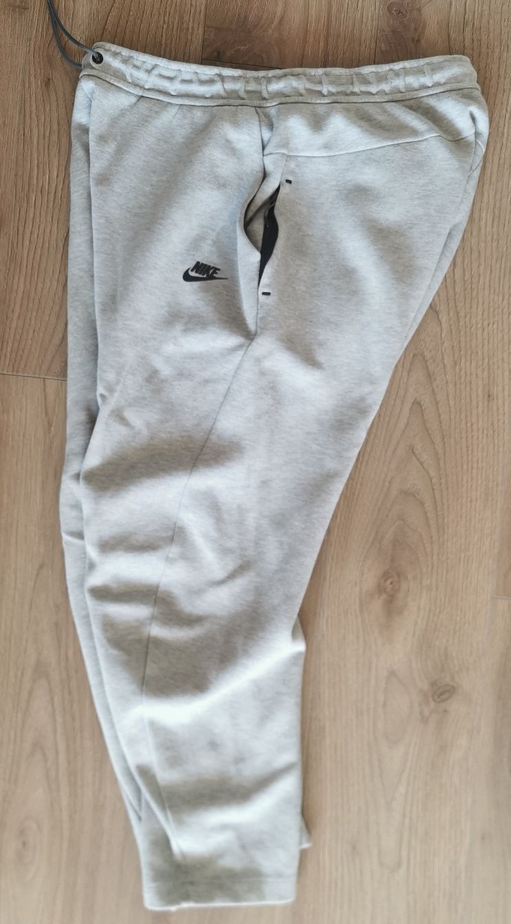 Панталони Nike Tech XL
Размер М
