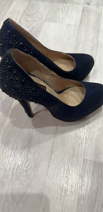 Туфли на высоких каблуках