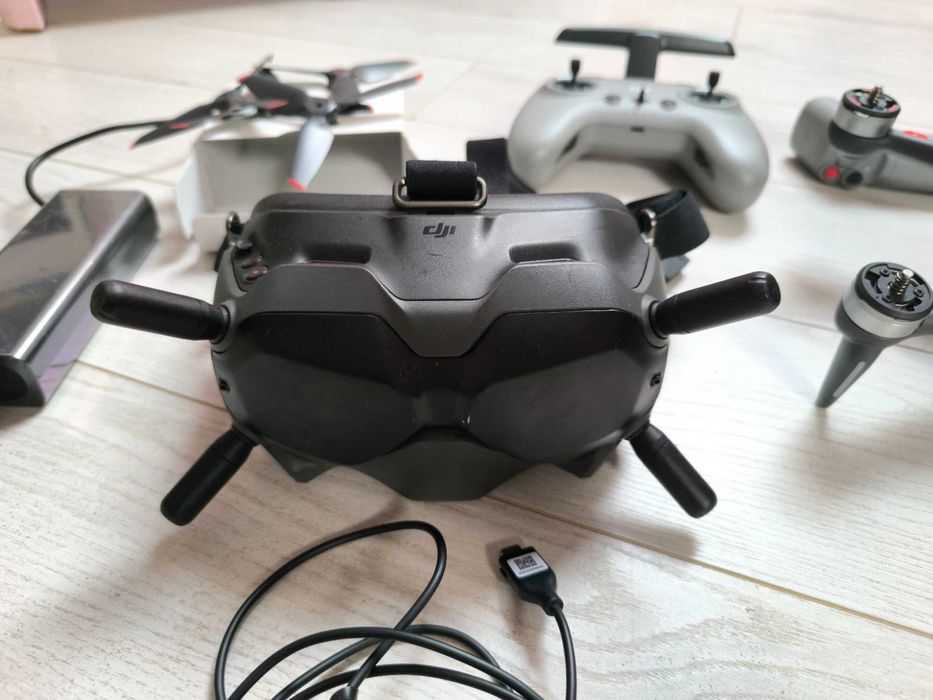 Състезателен и спортен дрон DJ FPV Combo