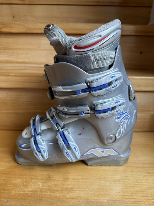 Vand clapari marimea 24, 24.5 Nordica