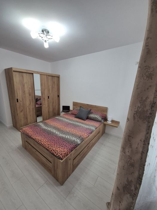 Închiriez apartament