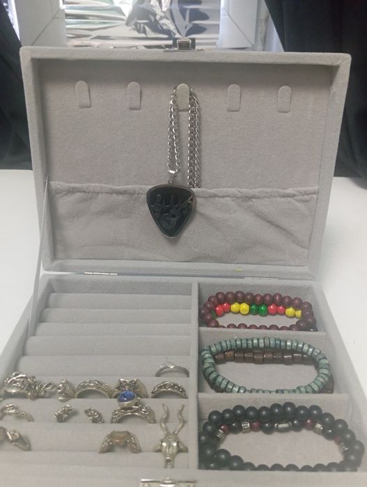 Бархатная шкатулка для украшений