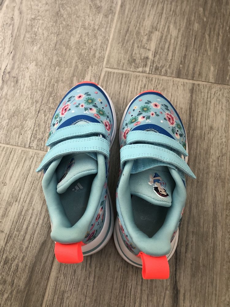 Продавам детски маратонки  Adidas