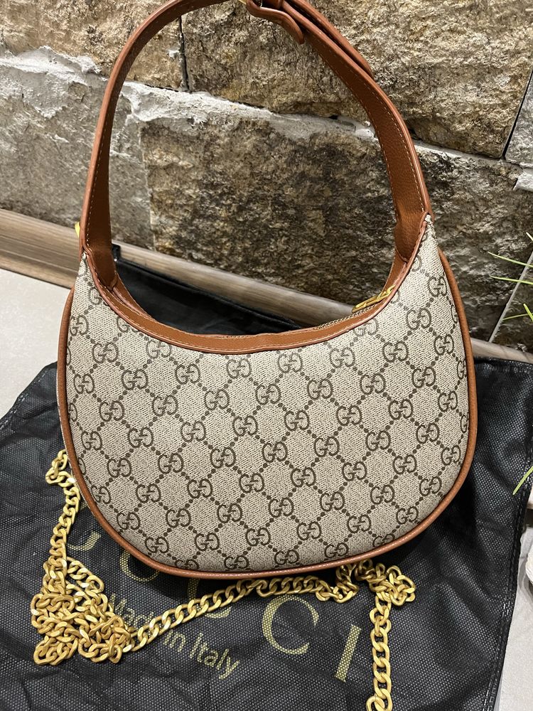 Чамта Gucci естествена кожа