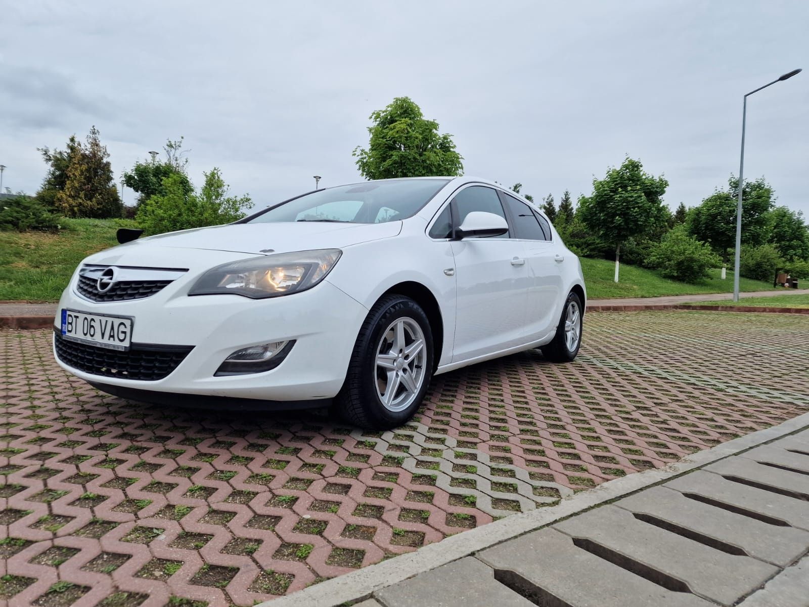 Vând Opel Astra J