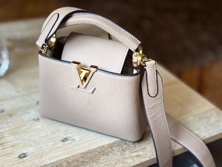 Geanta Louis Vuitton Capucines mini