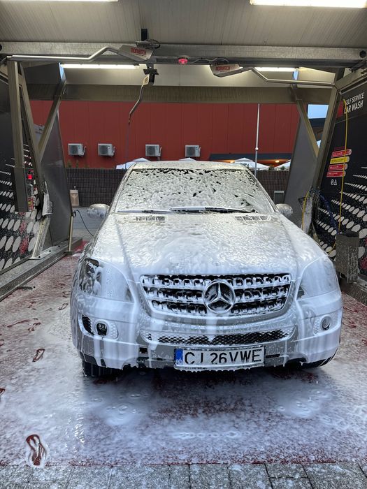 Vând Mercedes ML 320