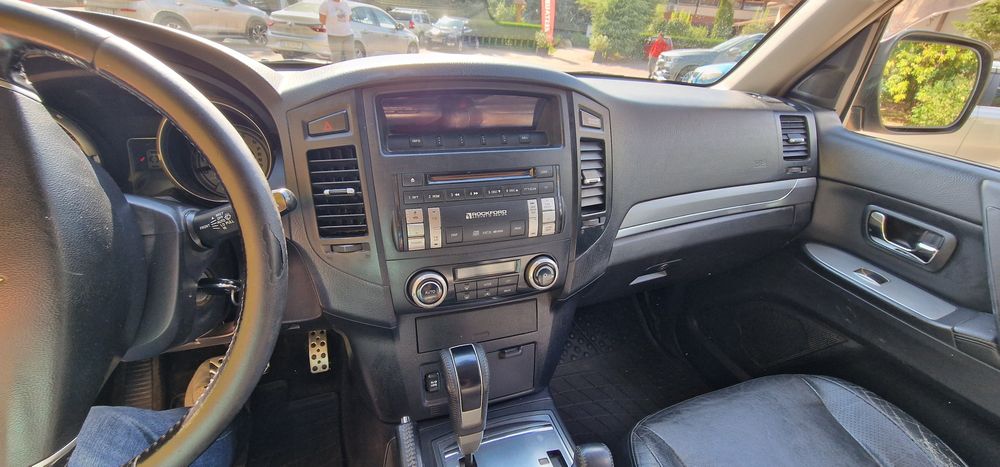 Vând mitsubishi pajero, autoutilitară