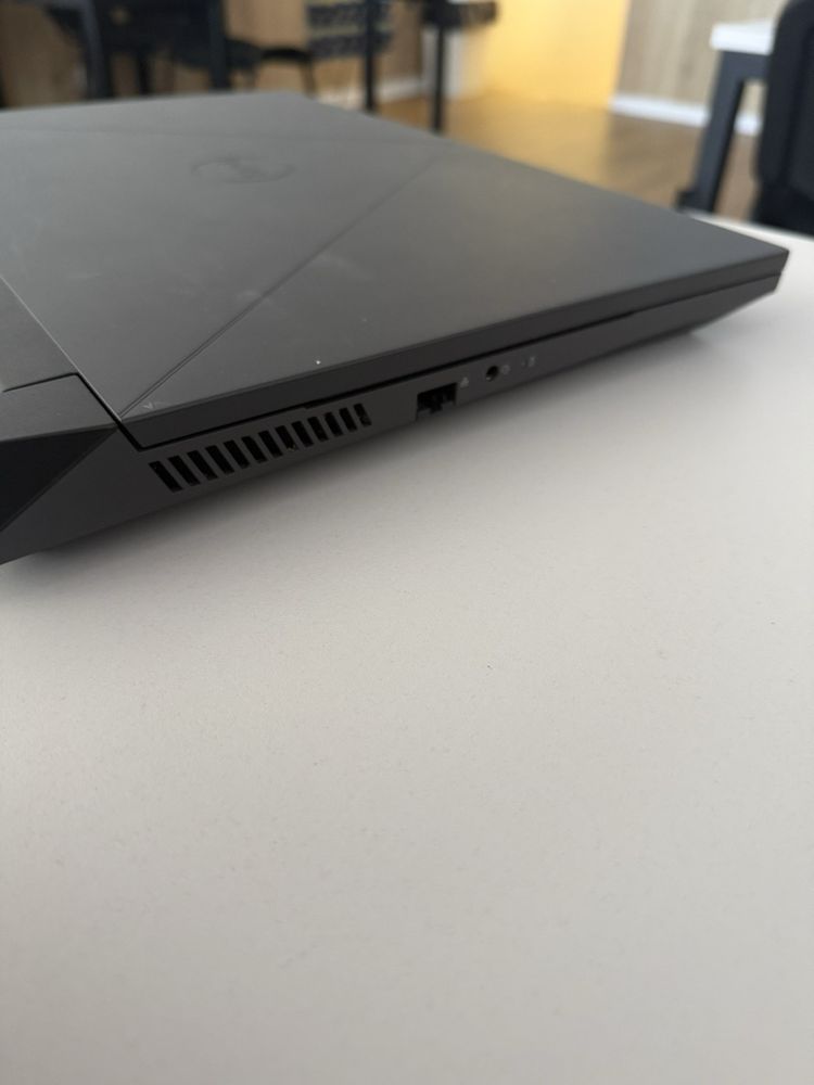 Лаптоп DELL с остатъчна гаранция