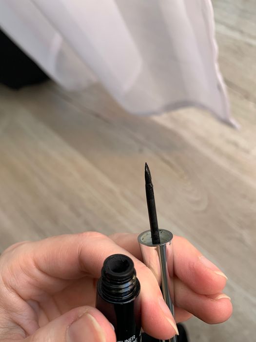 Eye-liner și creion de ochi colorate 15 lei bucata