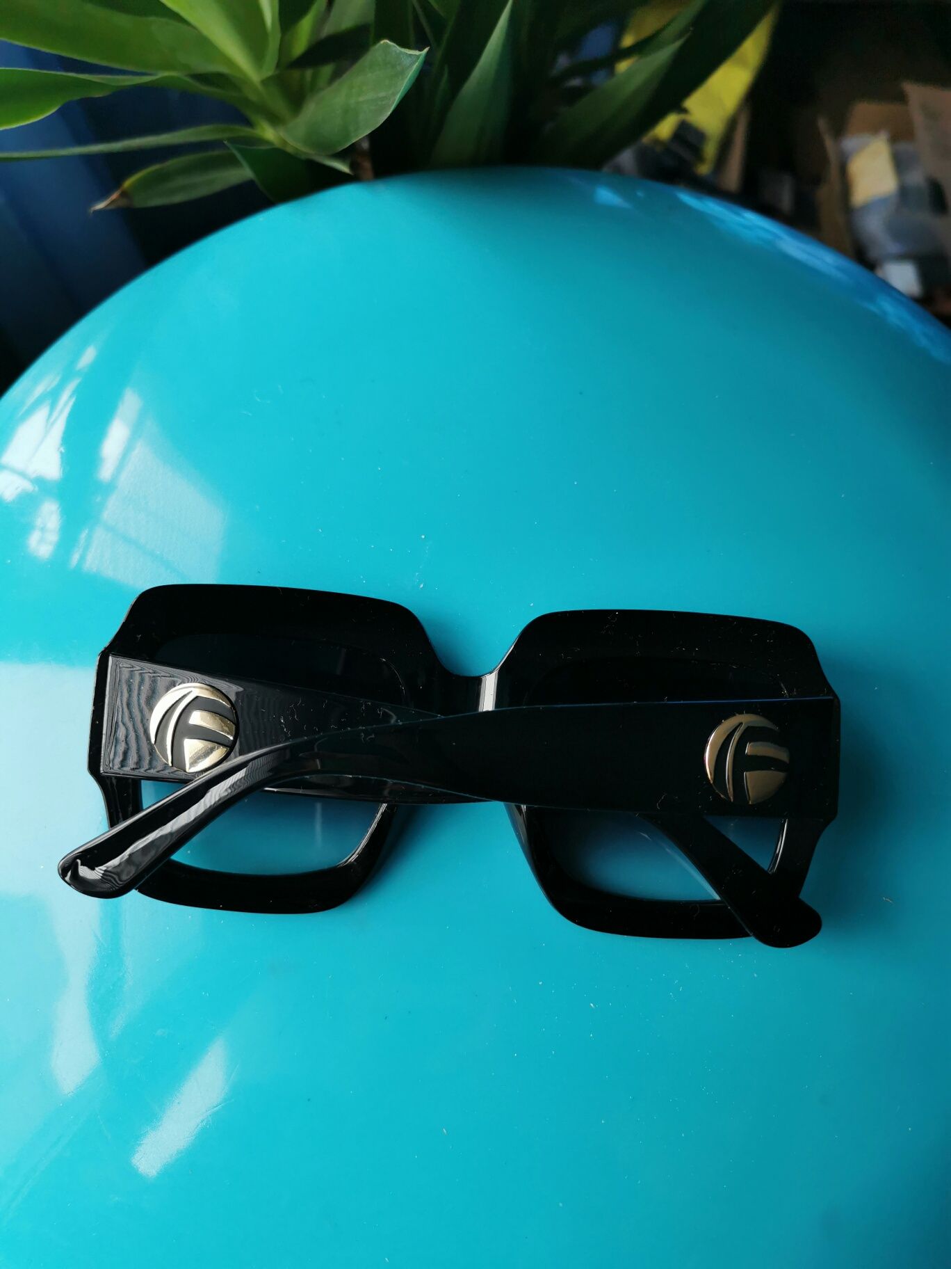 Слънчеви Очила с масивна правоъгълна рамка