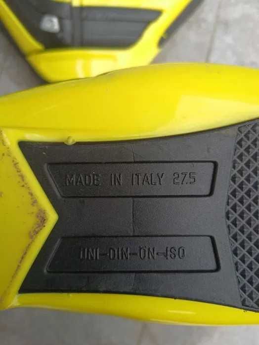 Vând încălțăminte ski