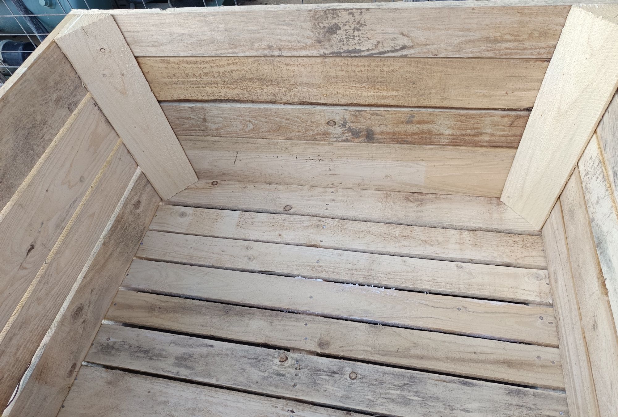 Box paleti/containere de mere noi- in stoc