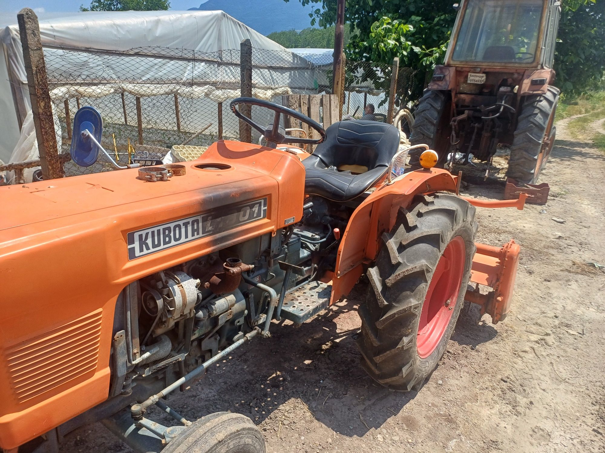 Продавам 3 трактора