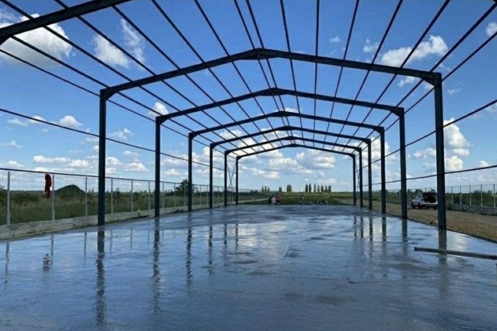 Vand hala metalica nemontata la 3300 euro