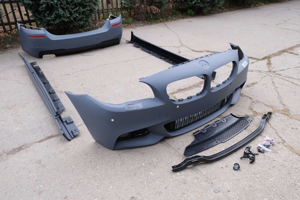Kit Pachet M BMW F10 Seria 5 cu grile si accesorii