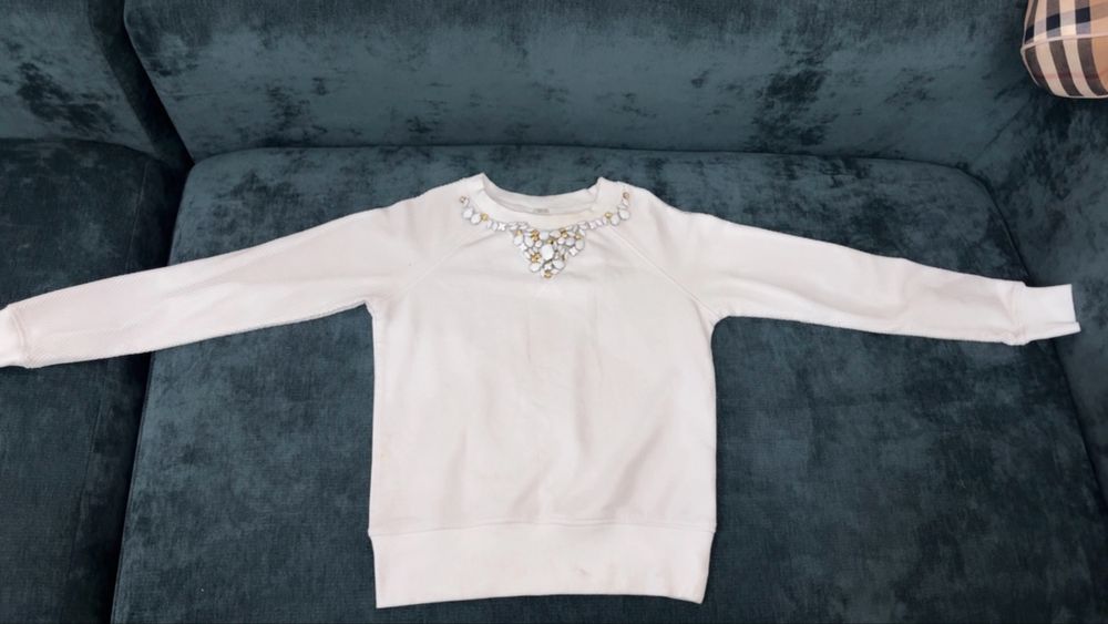 Костюм белый с камнями