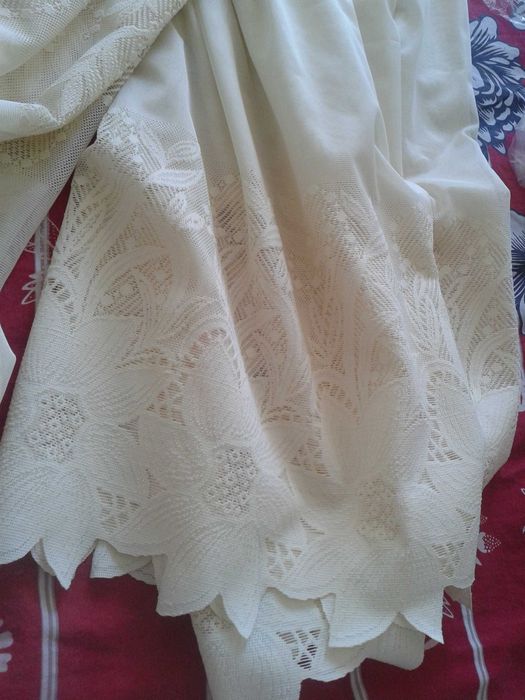 Perdele noi crem si rosu, 180 cm inalt x 160 cm lat, rejansa reglabila