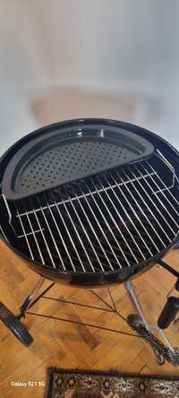 Vând grill Weber Kettle E-4710