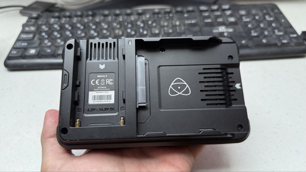 Atomos Ninja V с Atom X Cast