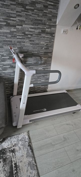 Banda de alergare FitTronic D6000 – ca nouă – 1.800 lei