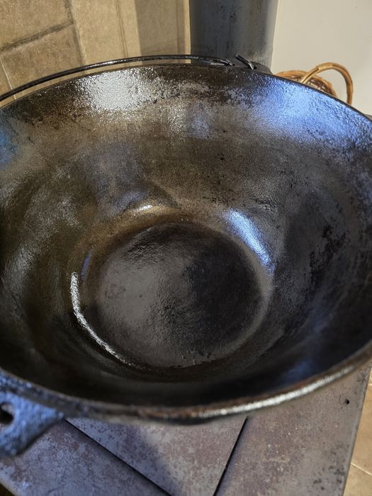 Ceaun / tuci vechi 10 litri – ideal pentru gătit la foc