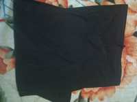 Чёрная юбка с разрезами по бокам