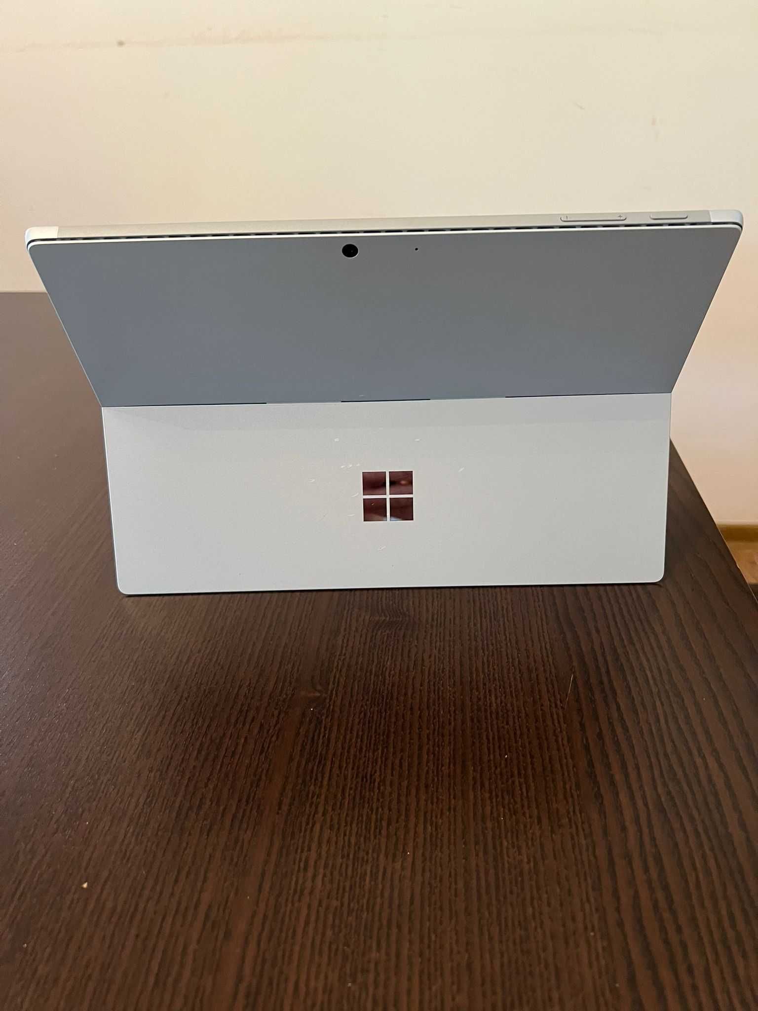 Microsoft Surface Pro 7+ – Intel i5, 8GB RAM, 128GB SSD