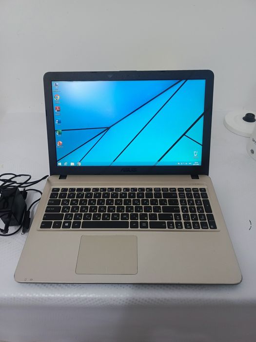 Ноутбук Asus состоянии нового