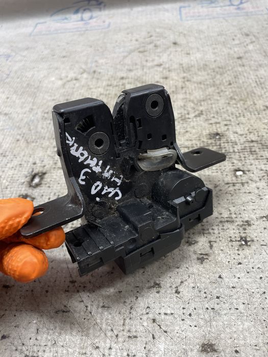 broasca hayon renault clio 3 2011