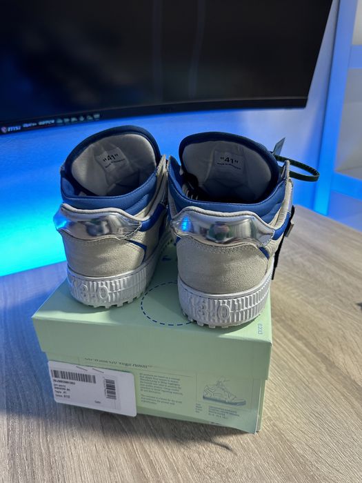 Off white Floating Arrow 3.0