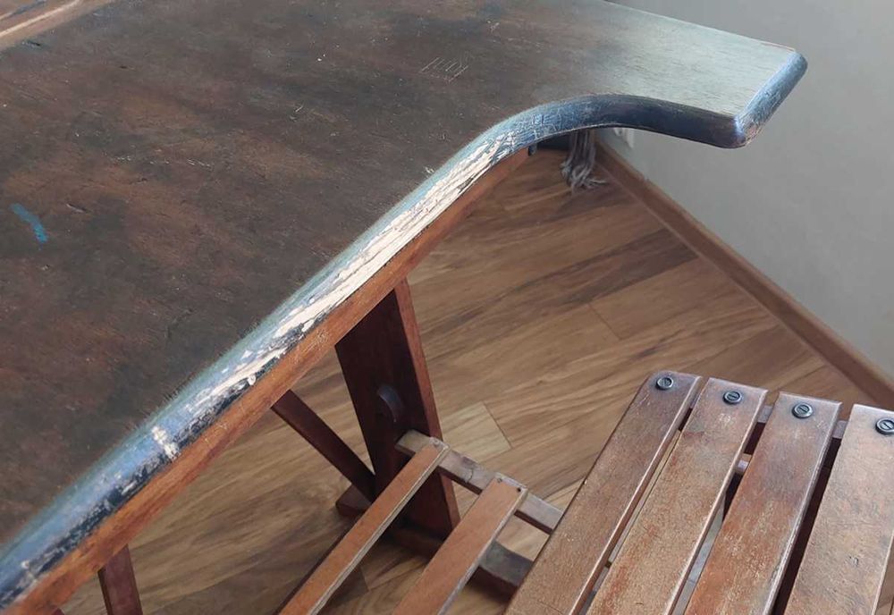 Старинен дървен ученически чин