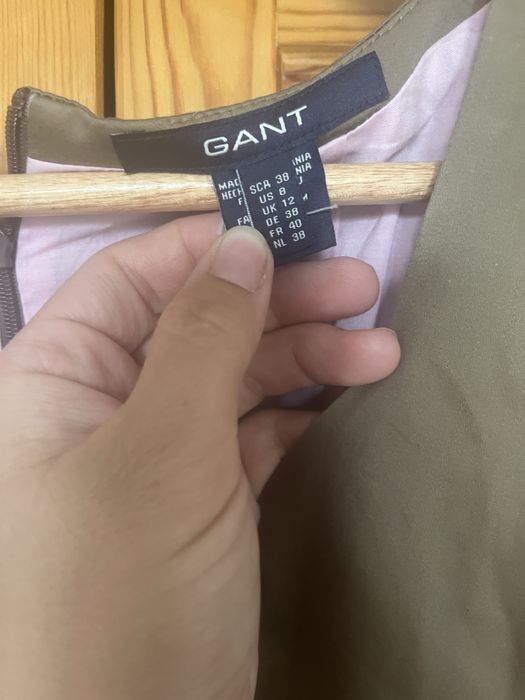 Рокля на марката Gant