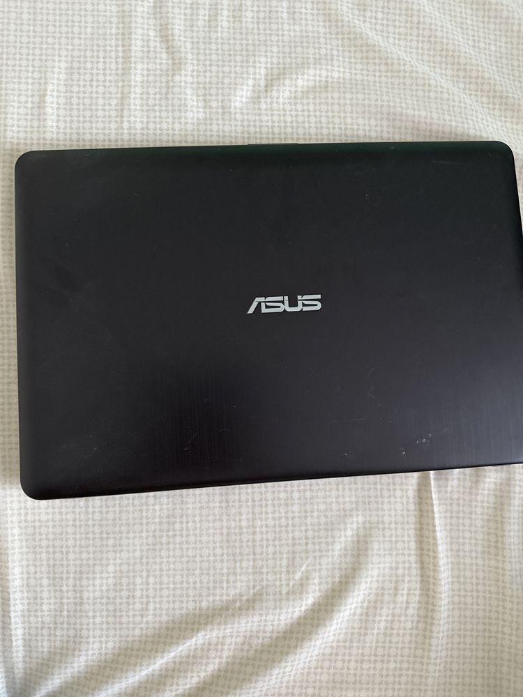 Laptop Asus X541U, i3, 4 GB Ram, SSD 256 GB