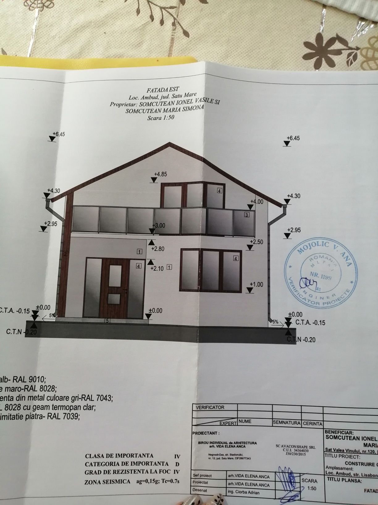 Vând teren cu proiect de casa