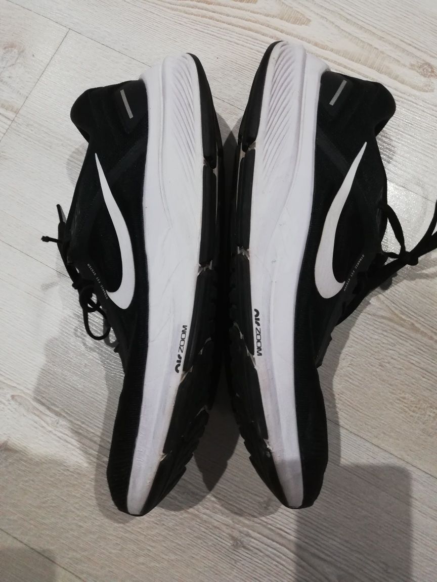 Nike - Обувки за бягане Air Zoom Structure 24 Road, Черен/Бял