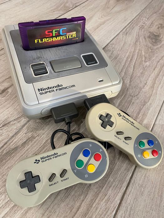 Super Nintendo original Japonia + 2 controllere + SFC Flash Master