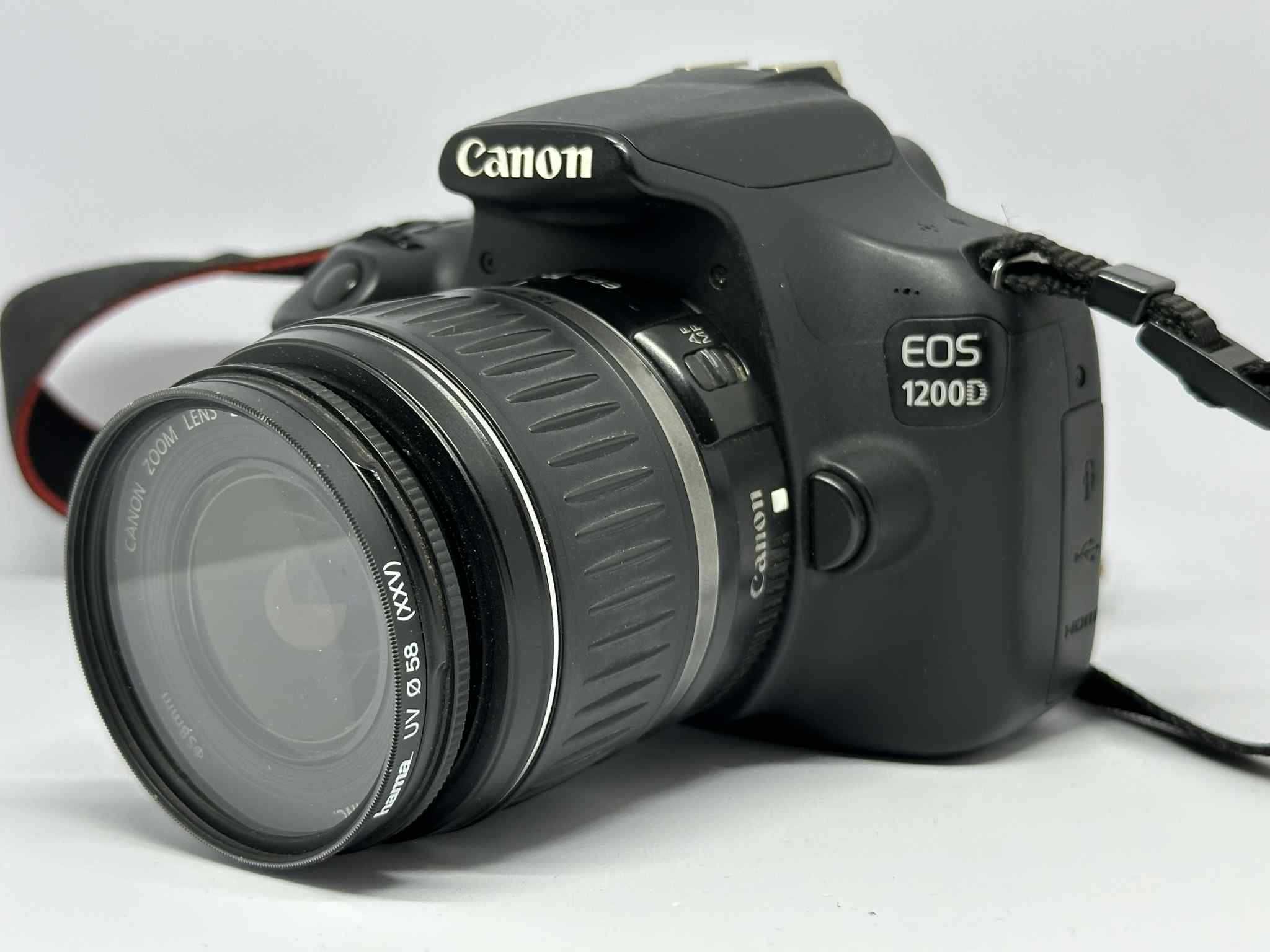 Фотоапарат Canon EOS 1200D + обектив Canon EFS 18-55mm + обектив SIGMA