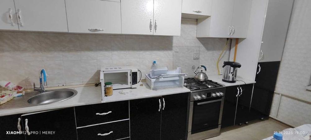 Кухонный гарнитур и газовая плита