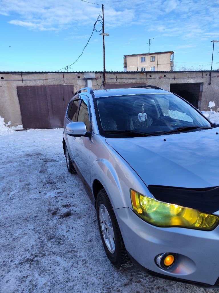 Продам mitsubishi outlander xl 2010