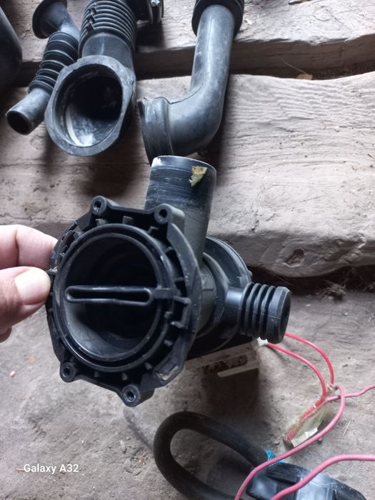 Улитка сливного насоса стиральных машин разные